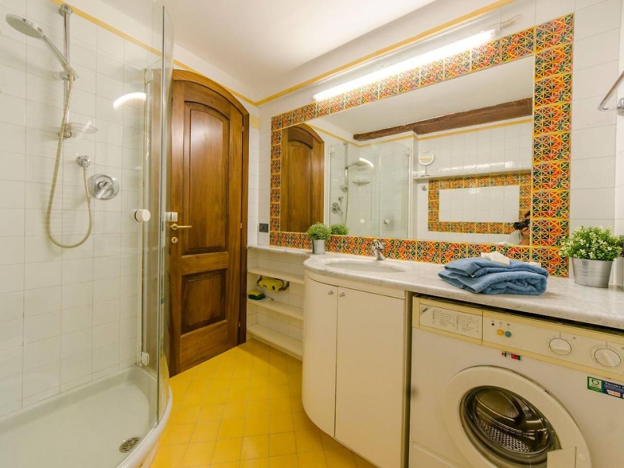 Joivy Colorful Flat For 5 Close To Piazza De Ferrari ジェノヴァ エクステリア 写真